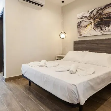 Well Located 12 With Kitchen And Backyard Appartement San Ġiljan