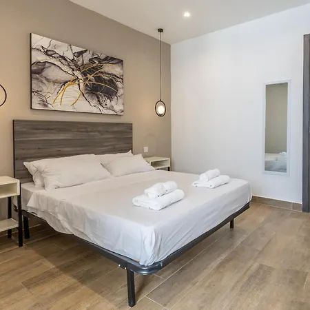 Well Located 12 With Kitchen And Backyard Appartement *