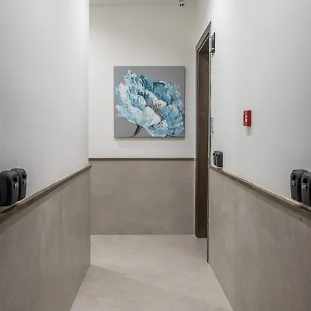 Lejlighed Well Located 12 With Kitchen And Backyard